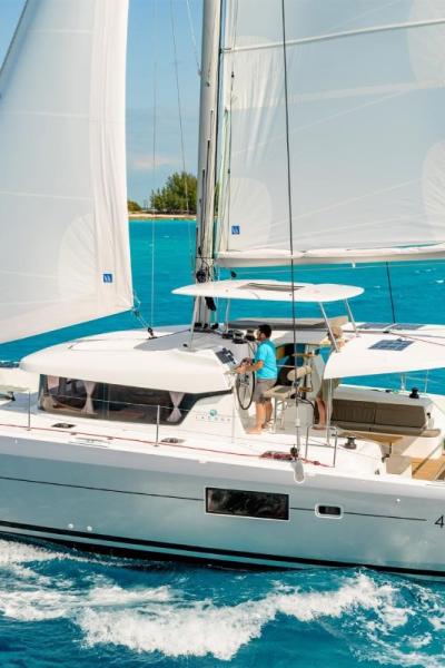 2431 Lagoon 42 exterior