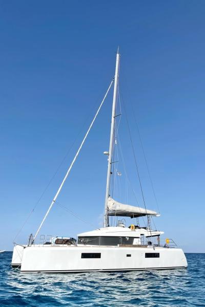 1575 Lagoon 52M