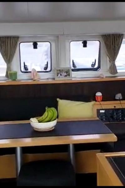 1657 Lagoon 40 dining room