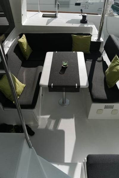 1660 Lagoon 40 outside