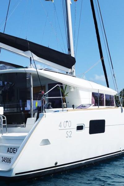 1663 Lagoon 40