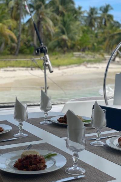 1674 Leopard 50 outside dining area