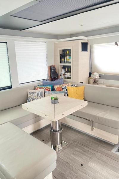 1691 Leopard 50 dining area