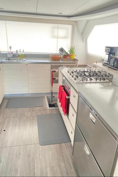 1703 Leopard 50 kitchen