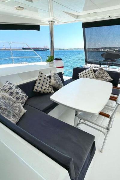 1735 Lagoon 52M outside
