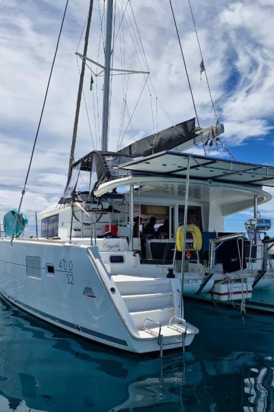 1847 Lagoon 400 stern
