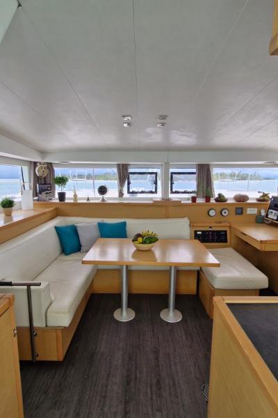 1874 Lagoon 400 living room